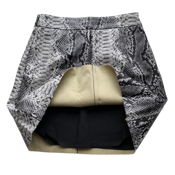French Connection : NEW Snake Print Textured Faux Leather Mini Skirt : Size 0 - Picture 4 of 8
